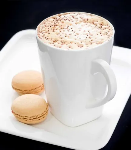 Чай масала. Индийский чай с молоком и специями.